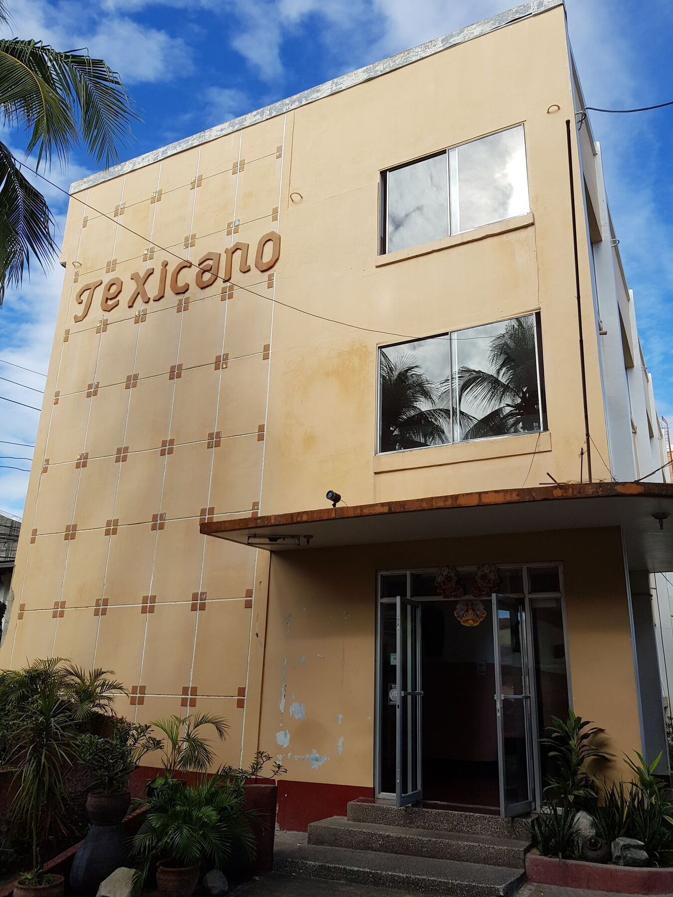 Texicano Hotel Main Лаоаг Экстерьер фото